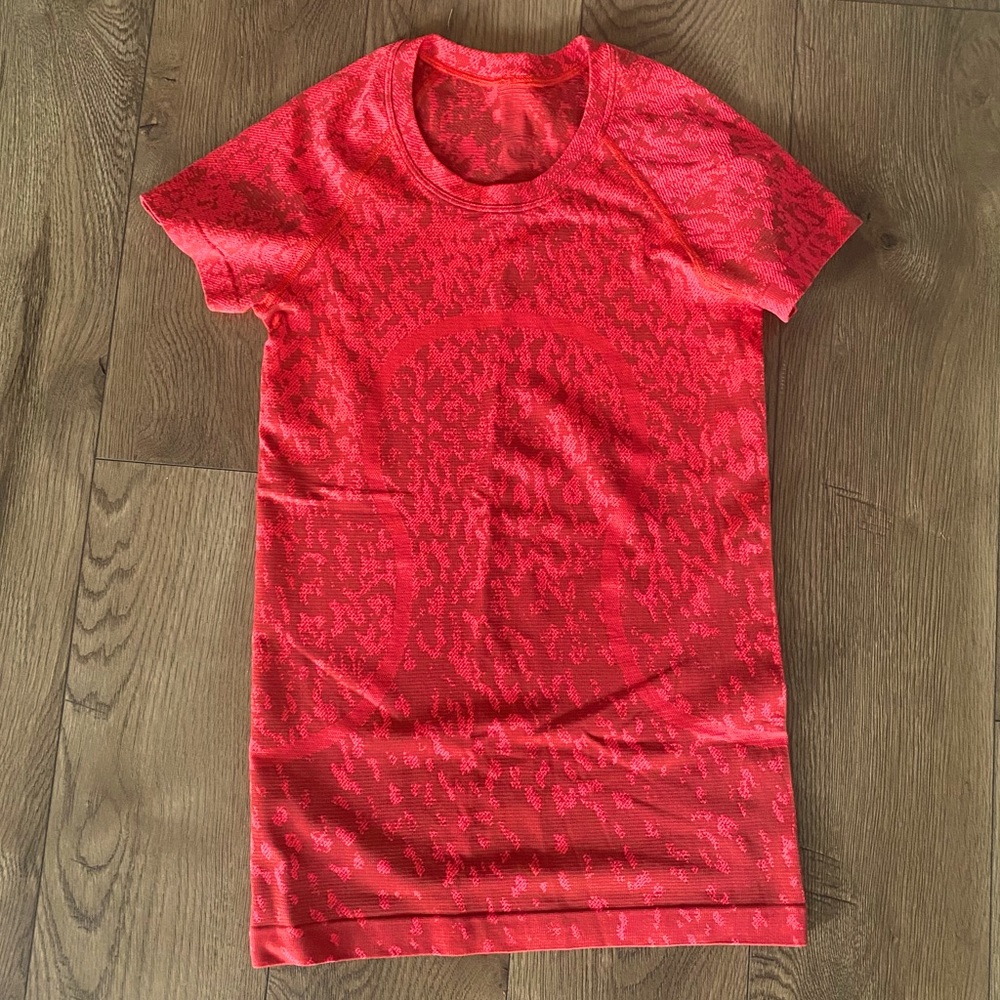 Lululemon Swiftly Tech red patterned, short sleeve top, size 4, used